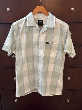 RVCA Men’s Gray Green Plaid Short-Sleeve Button-Down Shirt